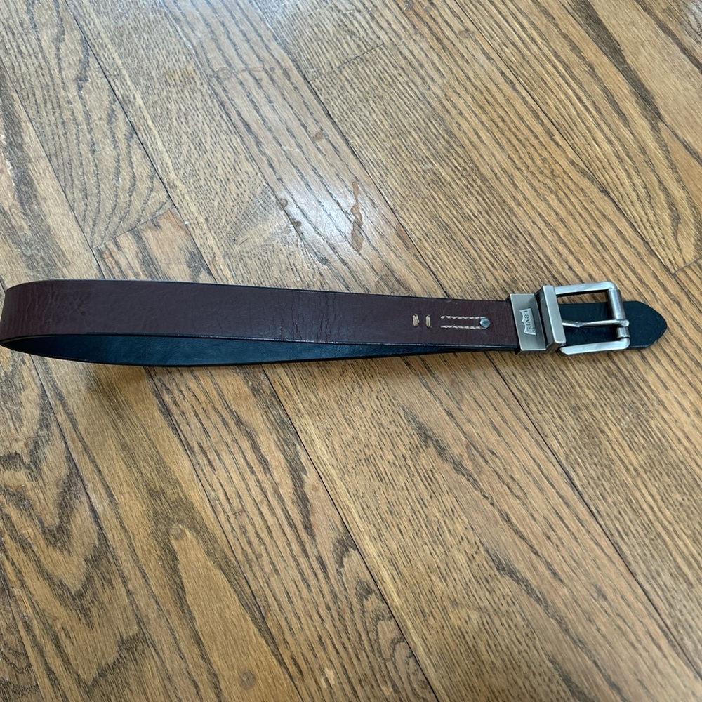 Levi’s Little boys brown belt with silver buckle #buckle

Size small (22-24in)